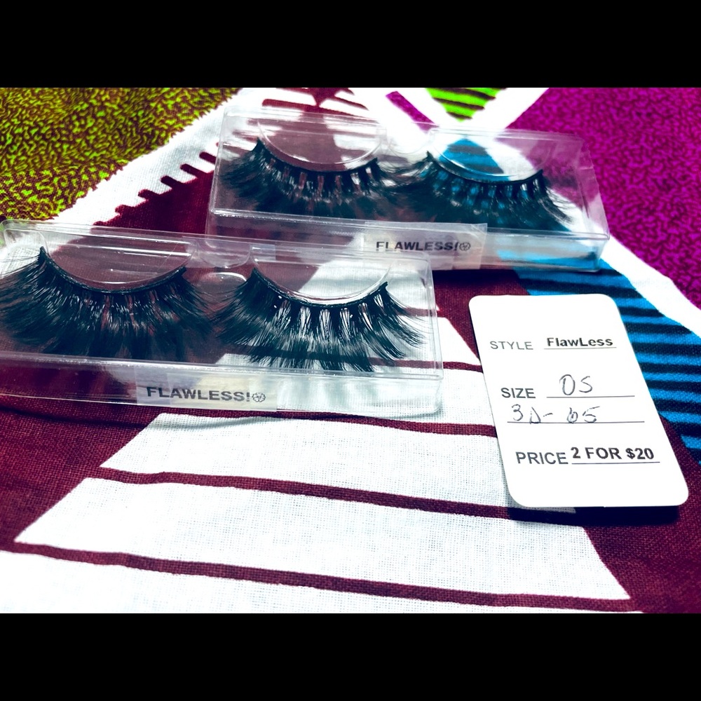 Soft 3D mink long lashes (Dramatic Wisp) in the style “Flawless”